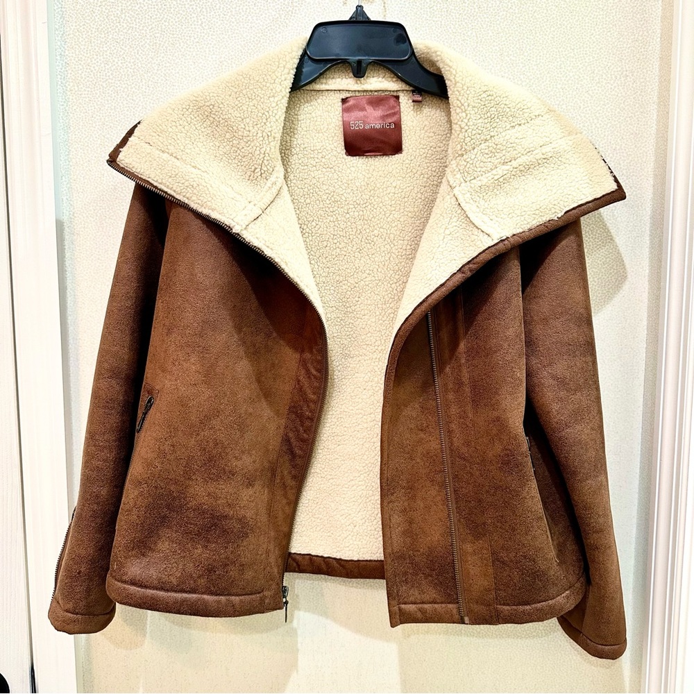 Trendy brown Sherpa-lined leather jacket